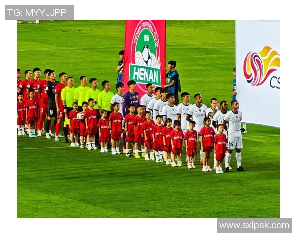 尼尔利亚与韩国的精彩对决展现足球魅力与团队精神 尼尔利亚与韩国的精彩对决展现足球魅力与团队精神